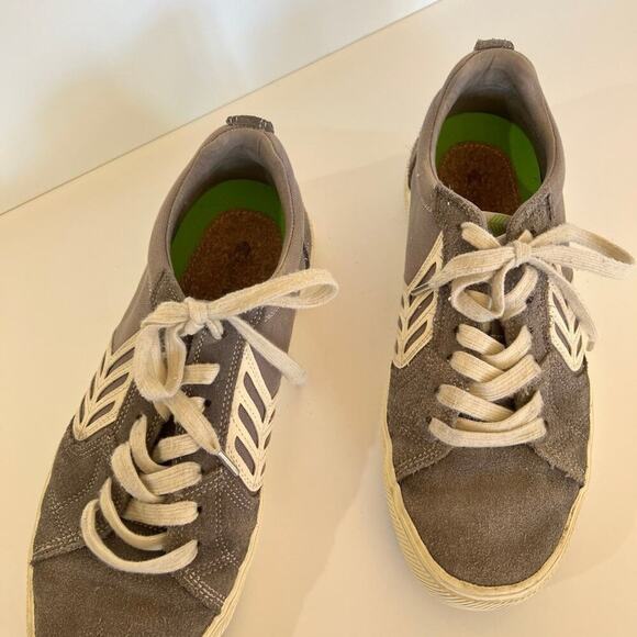 Cariuma low skate shoes men’s 11/women’s 12.5